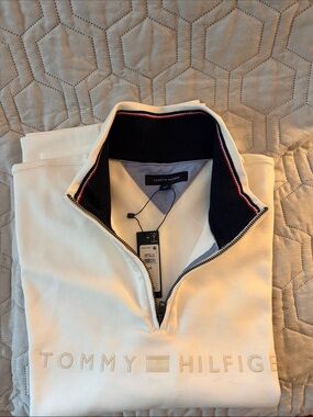 Tommy Hilfiger Cream Quarter-Zip with Navy Trim-Men’s large-NWT